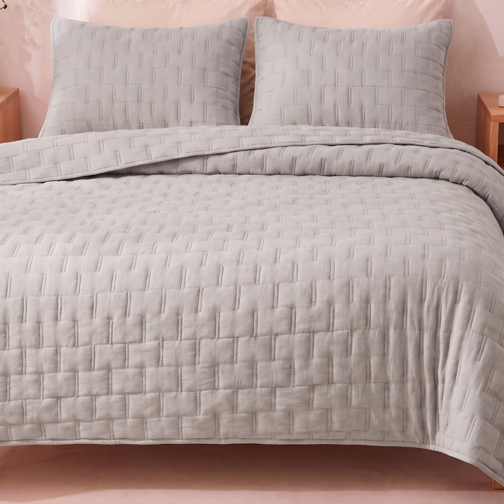 Channel Quilted Bedspread Set in Light Gray