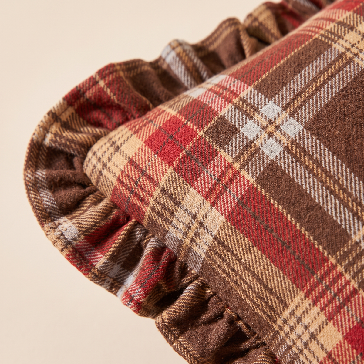 Christmas Plaid Pillow Cover in Brown – Tartan – close-up of the ruffled edge and woven plaid texture