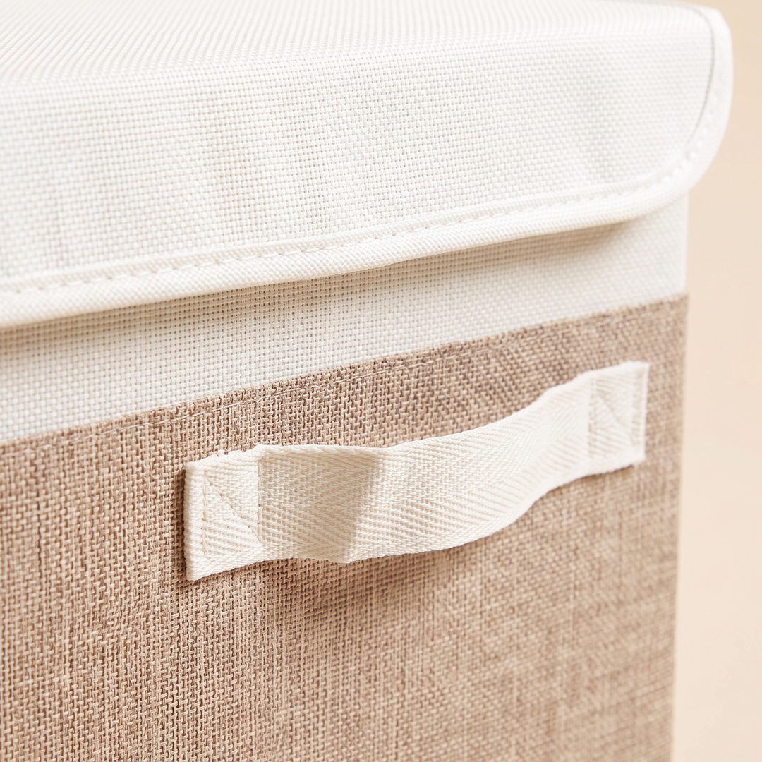 Fabric Storage Bin with Lid – Foldable in White &amp; Beige – close-up of the woven side panel and fabric handle