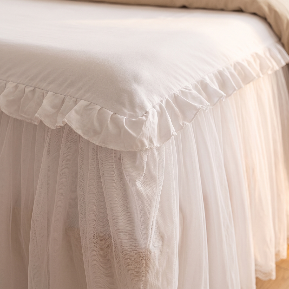 Fitted Ruffled Bed Skirt – Lace Trim in White – close-up of the ruffled corner and tulle skirt layers