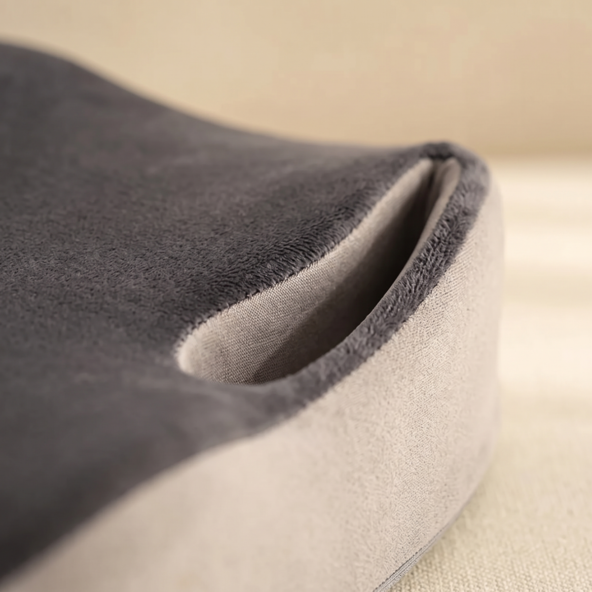 Memory Foam Seat Cushion in Dark Gray – close-up of the cutout notch and plush edge