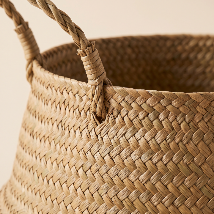 Seagrass Basket with Handles – Foldable in Natural – close-up of the woven texture and braided handle attachment
