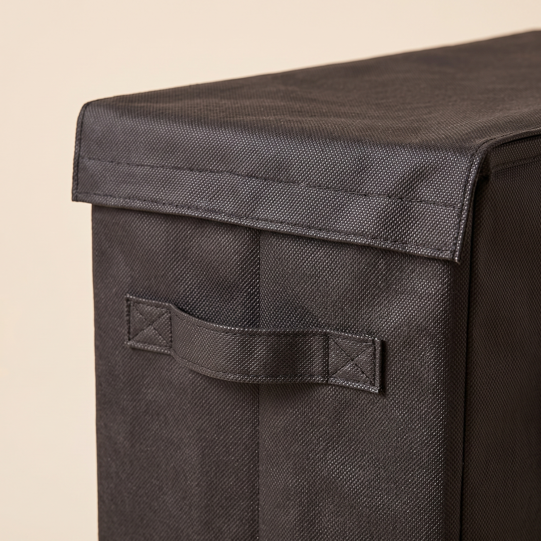 Slim Laundry Basket with Lid in Black – close-up of the fabric handle and lid corner stitching