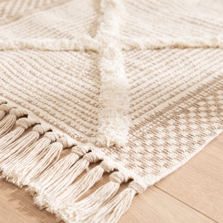 Washable Tufted Rug with Tassels in Cream Diamond