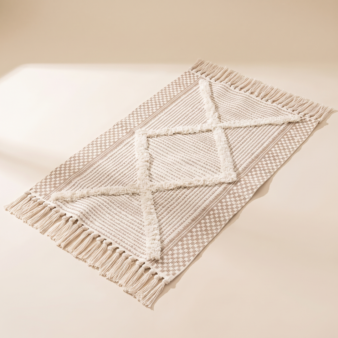 Washable Tufted Rug with Tassels in Cream Diamond
