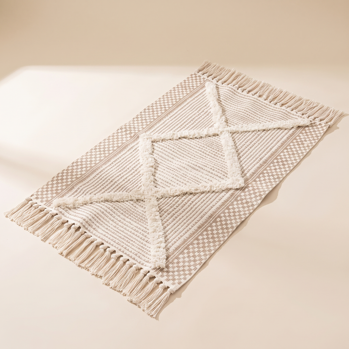Washable Tufted Rug with Tassels in Cream Diamond